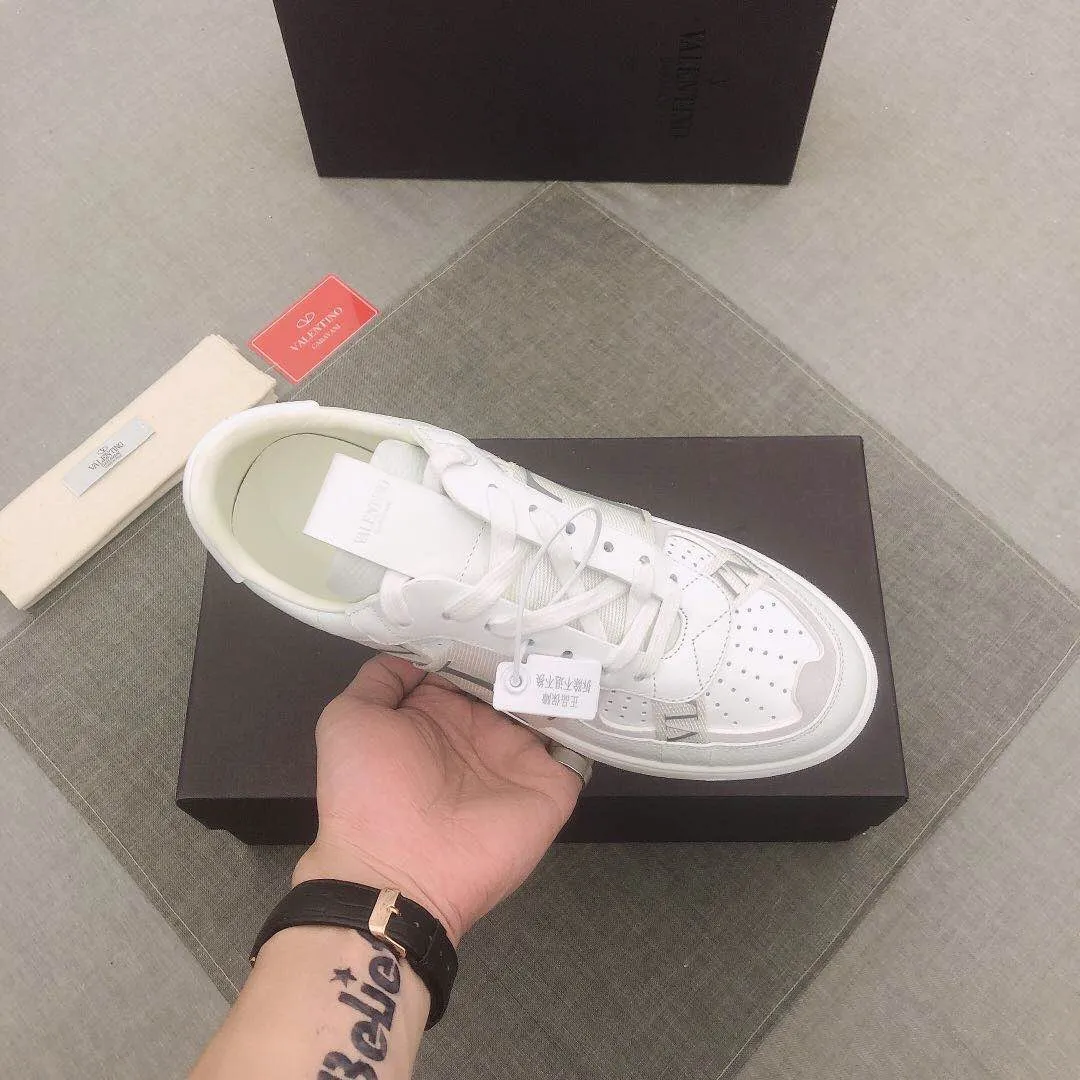 P440▫️V L7N spring and summer 🆕calf leather strap sneakers, no man should be able to refuse this style, classic color, so handsome! Purchase a high-precision replica of the original version to instantly sell off the market currency! 6 VLTN logo rubber effect straps - Valentino Garavani Logo printed on the back and tongue, all materials are customized to ensure quality! Size: 38/45 No. 018